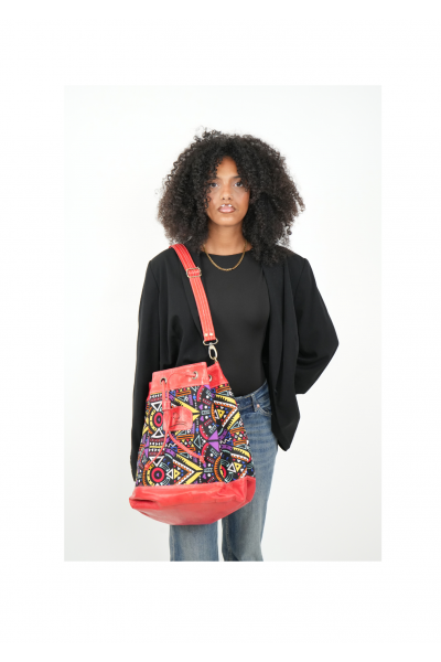 Sac seau ZAWADI – Cuir pleine fleur & wax multicolore géométrique | Afro-contemporain
