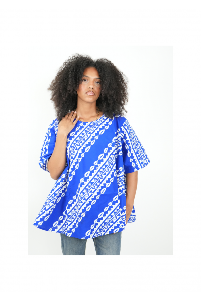 Bleu Éclipse – Haut wax femme bleu et blanc avec ceinture, coupe ample et élégante